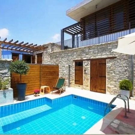 Redblue Door Two Traditional Listed Houses بانو يفكارا المظهر الخارجي الصورة