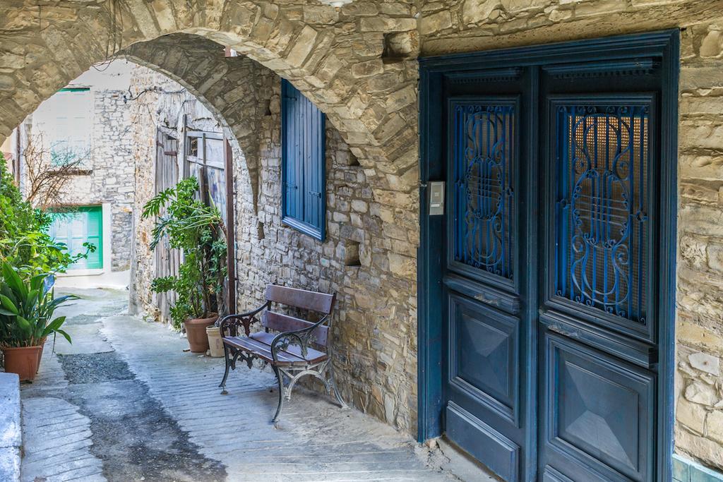 Redblue Door Two Traditional Listed Houses بانو يفكارا المظهر الخارجي الصورة